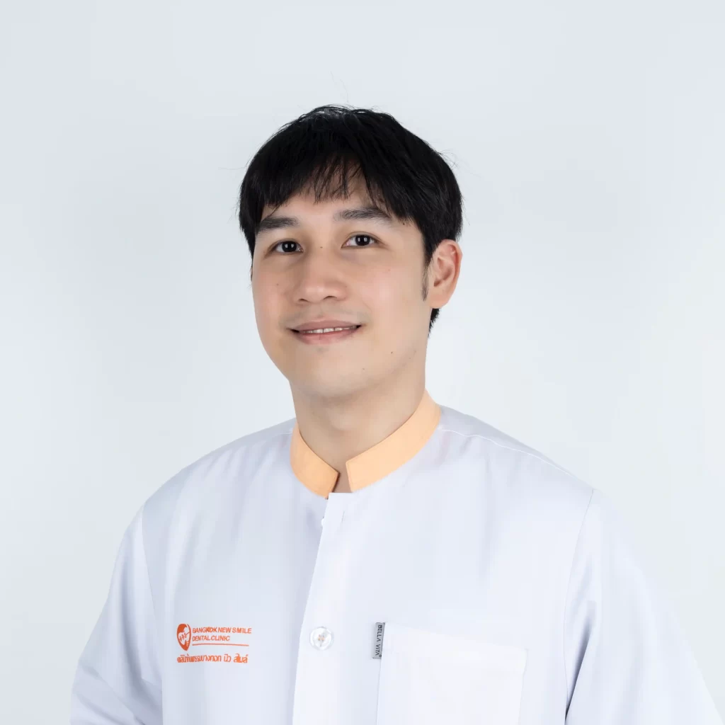 A male dentist in Bangkok New Smile dentist gown smiling